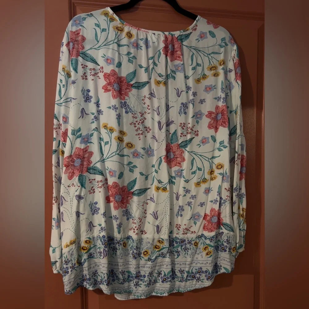 Old Navy Off-White Floral Boho V-neck Blouse - Picture 2 of 6